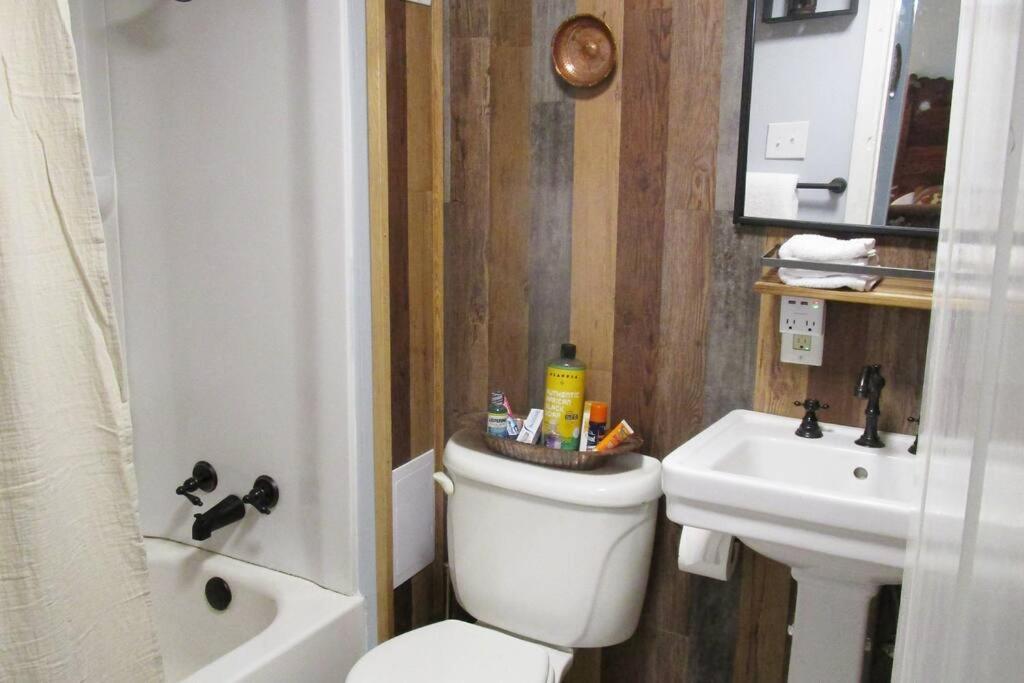 Boho-Chic Retreat - Unit 3 Apartamento Bloomington Exterior foto